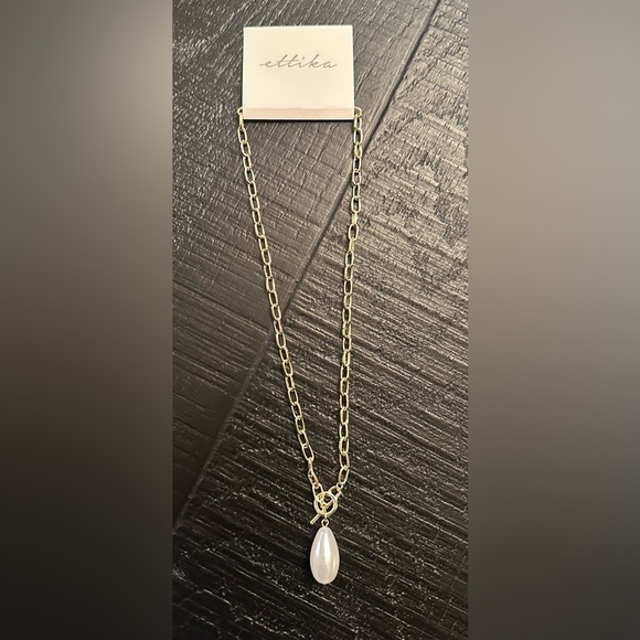 NWT Ettika Gold and Cream Pearl Drop Necklace - Picture 3 of 4